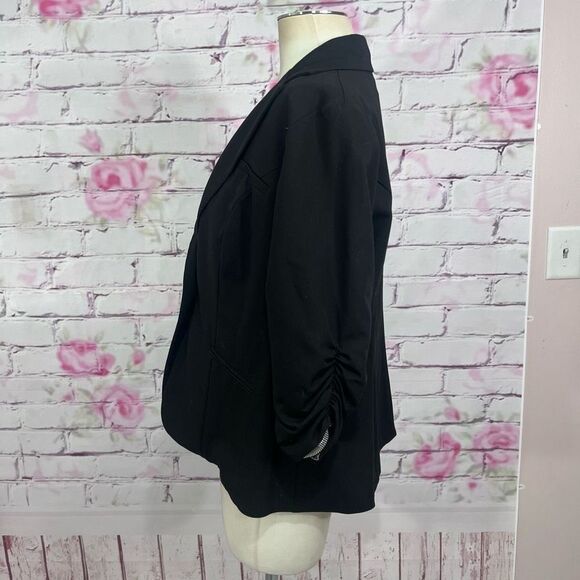 Torrid black single button closure ruched sleeves blazer - Picture 6 of 9